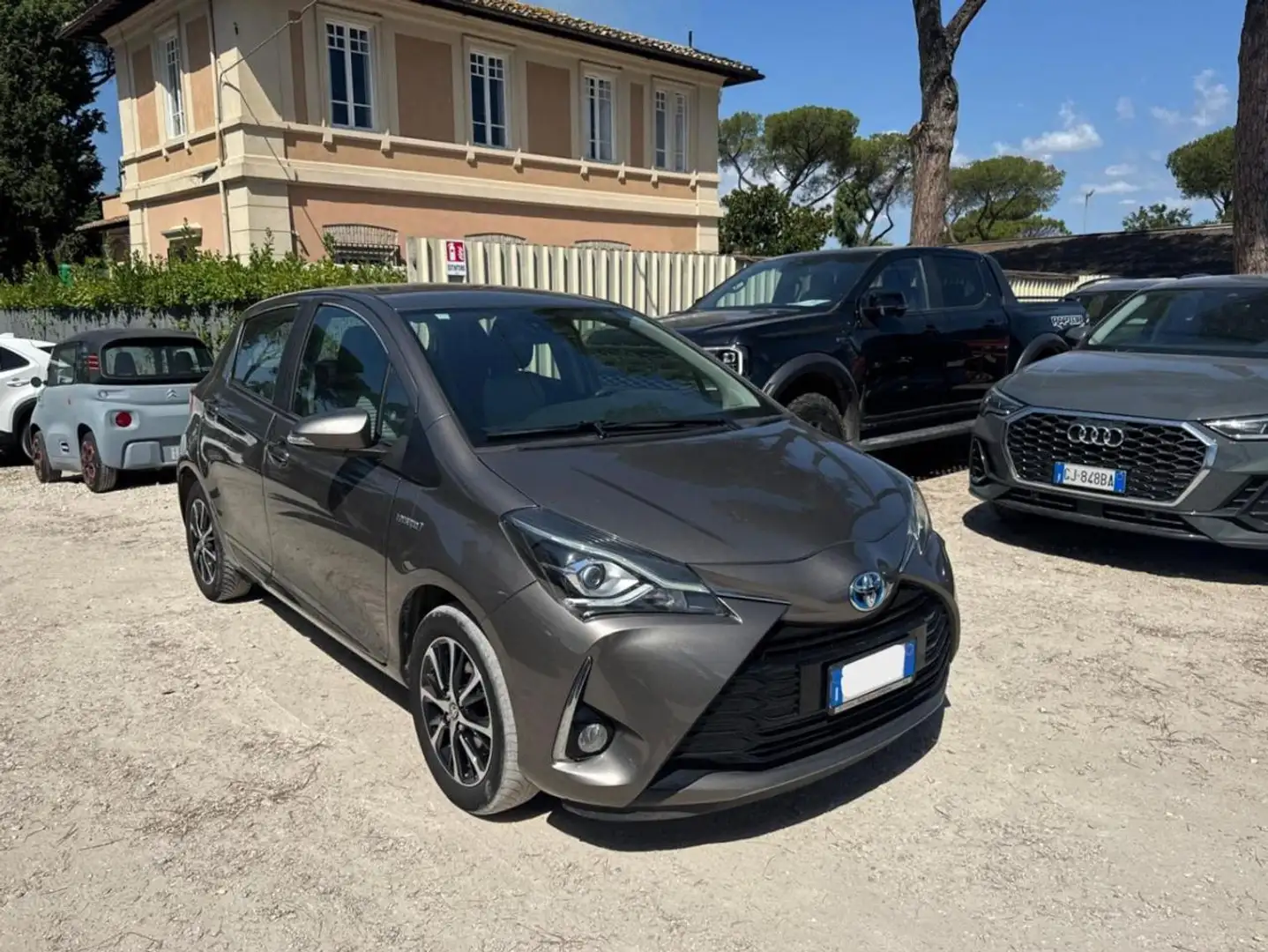 Toyota Yaris HYBRID ACTIVE 1.5cc 72cv SAFETYPACK NAVI TELECAM Grigio - 2