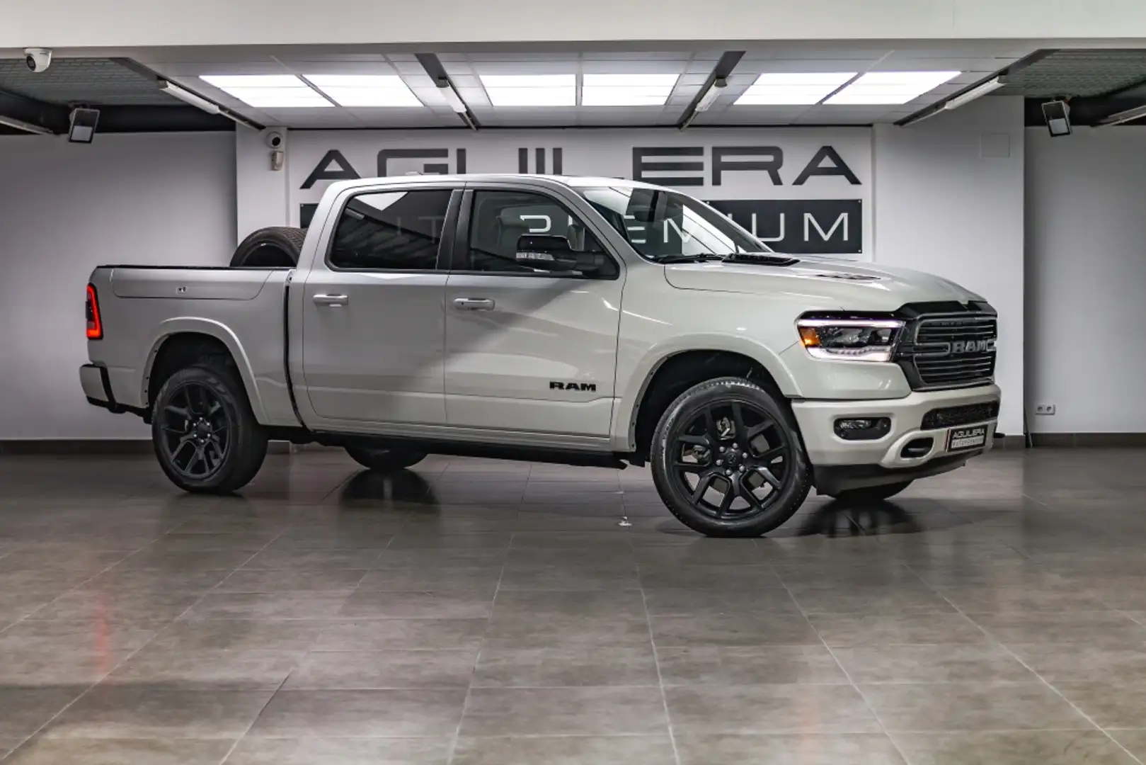 Dodge Sonstige DODGE Ram 1500 Todoterreno Automático de 5 Puert Weiß - 1