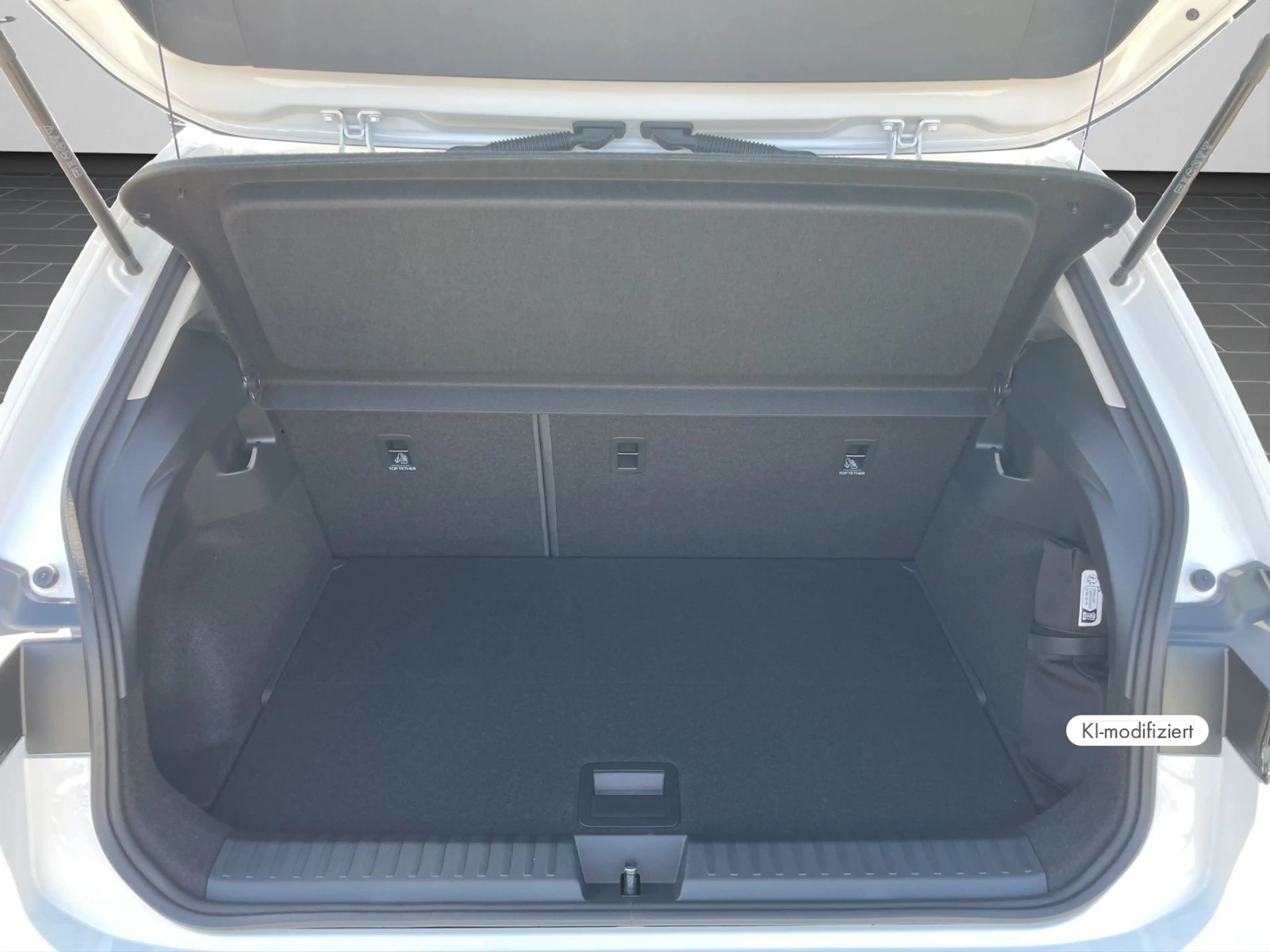 Volkswagen ID. Polo 52kWh 211PS Launch Edition — photo 15