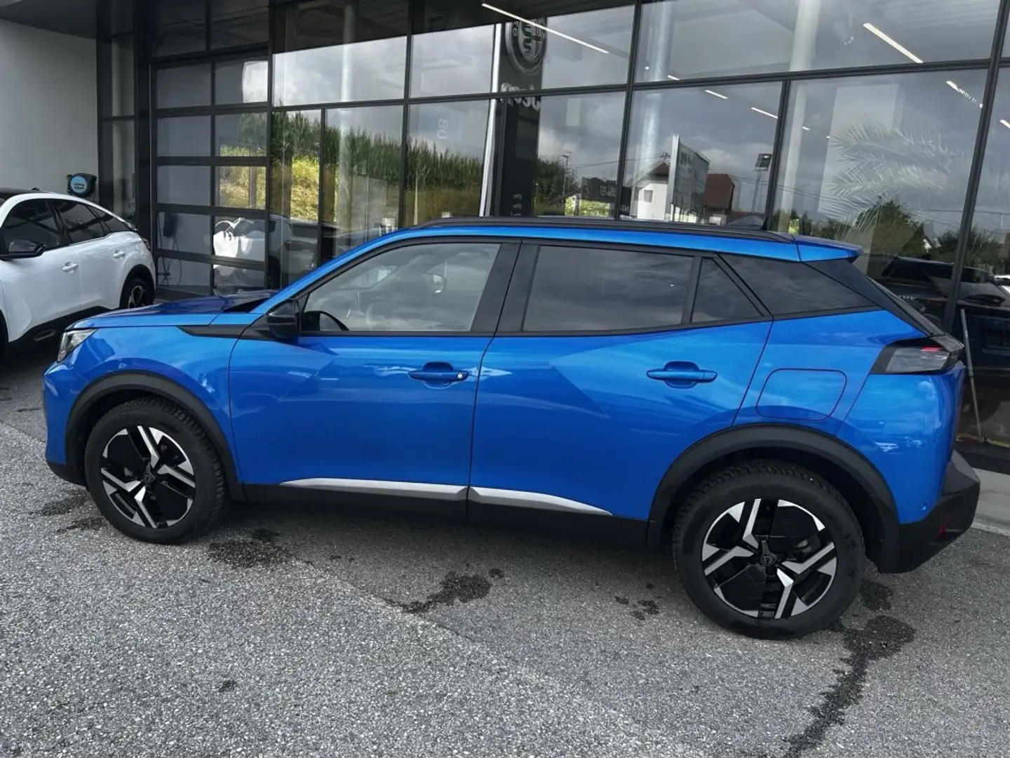 Peugeot 2008 Allure PureTech 100 Blau - 2