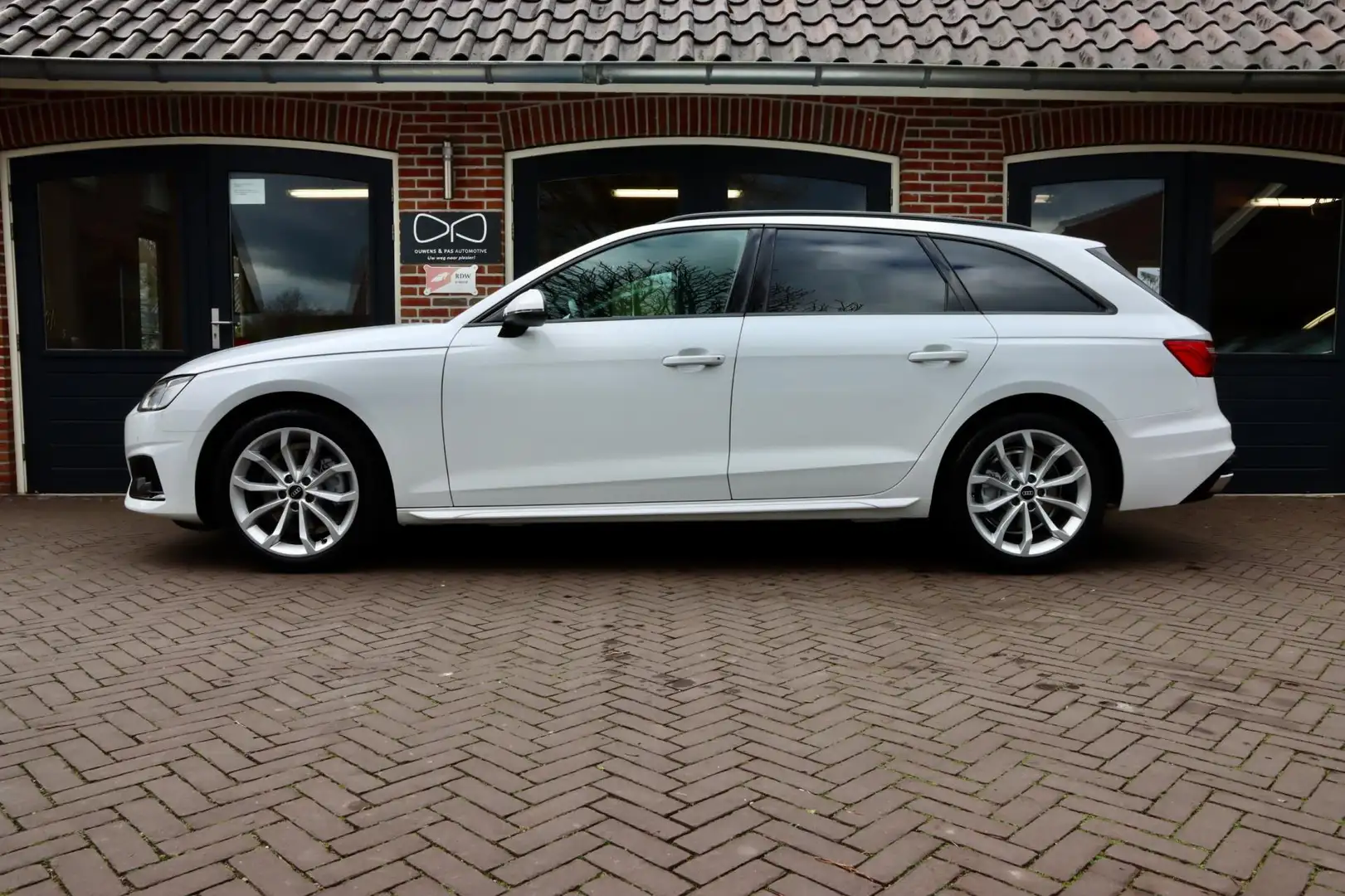 Audi A4 Avant 35 TFSI S edition | NAVIGATIE | LED | CARPLA Wit - 2