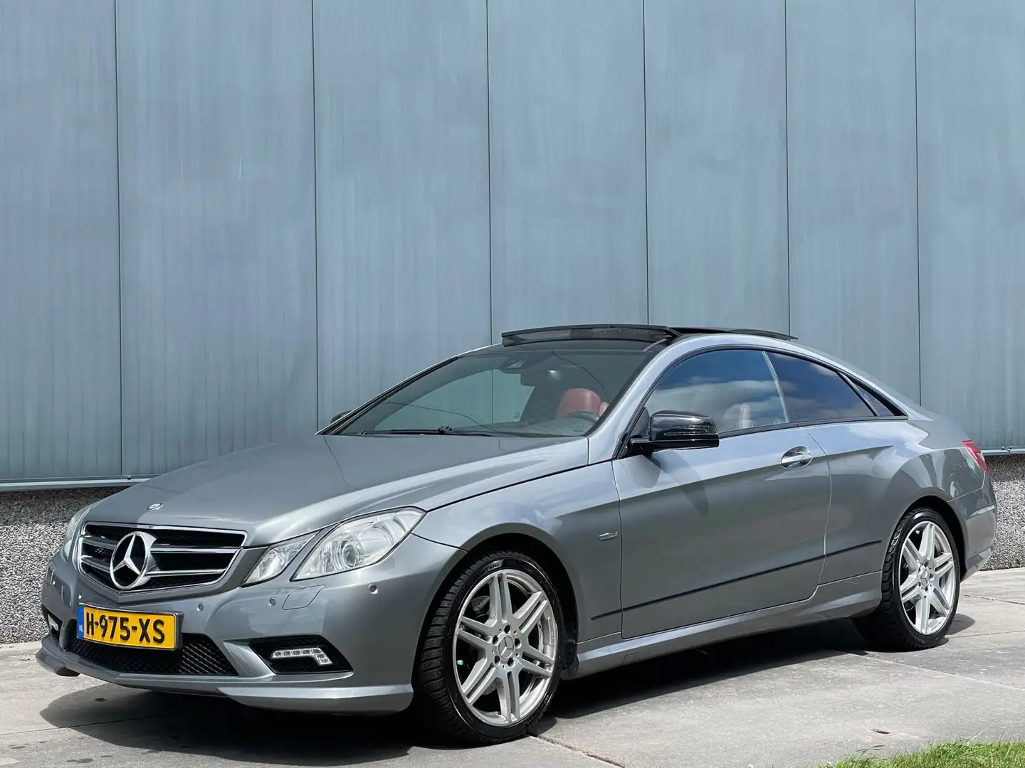 Mercedes-Benz E 350 Coupé CGI 293 pk | AMG | Pano | Leder | Xenon | Ca Grijs - 1