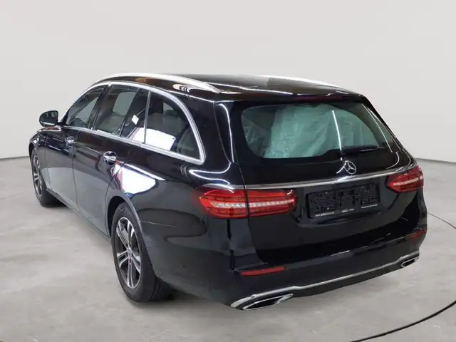 Mercedes-Benz E-Class view 5