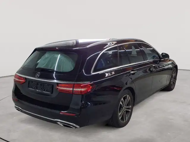 Mercedes-Benz E-Class view 4