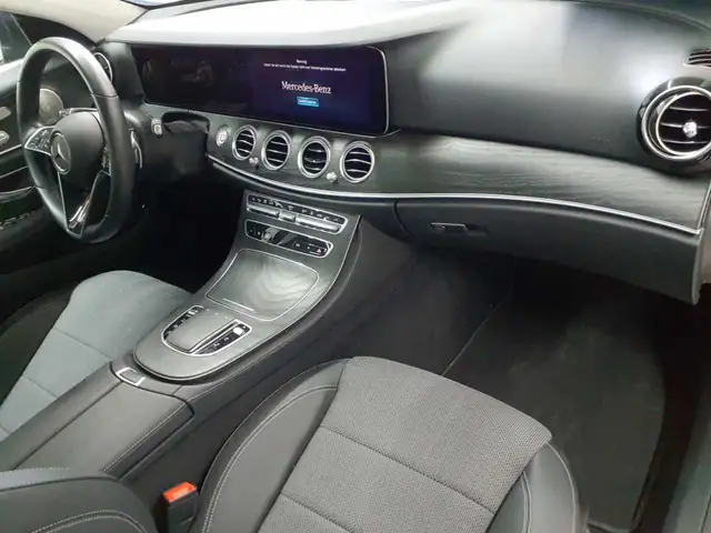 Mercedes-Benz E-Class view 9