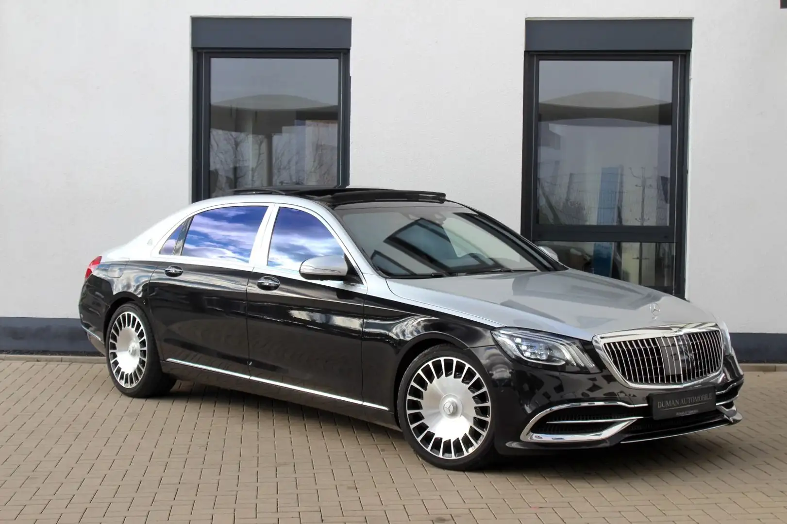 Mercedes-Benz S 560 4MATIC MAYBACH **4-SITZER TV TWO-TONE** Noir - 1