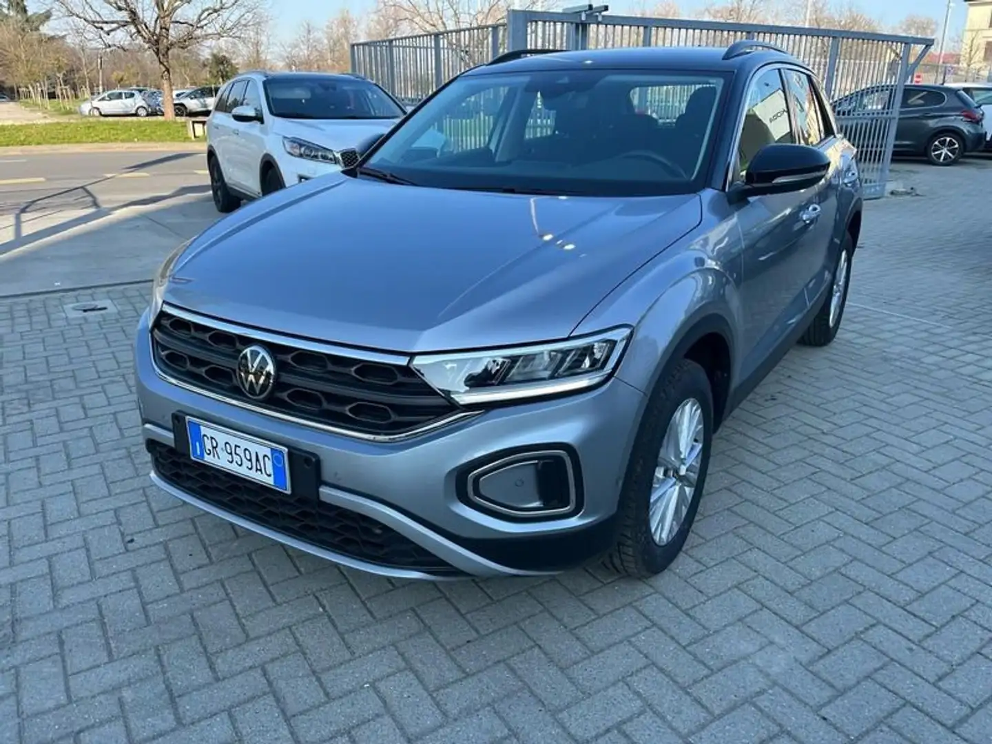 Volkswagen T-Roc 1.5 TSI Style Grijs - 1