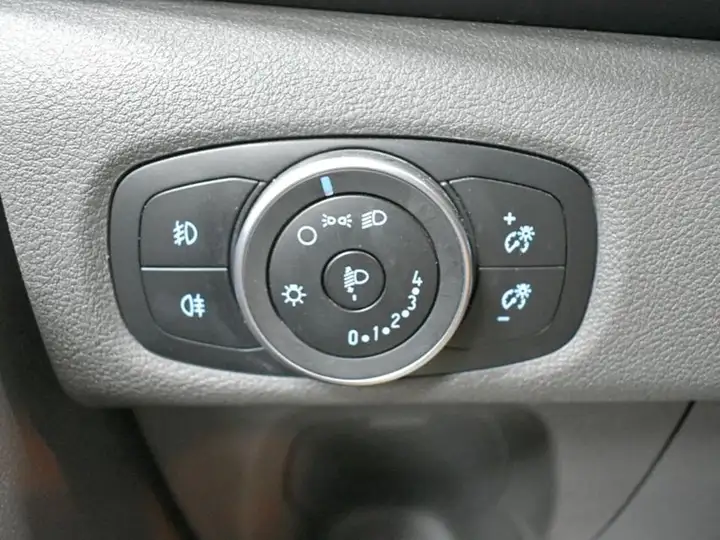 Ford Transit Custom 2023, foto 10