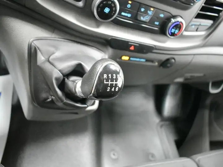 Ford Transit Custom 2023, foto 17