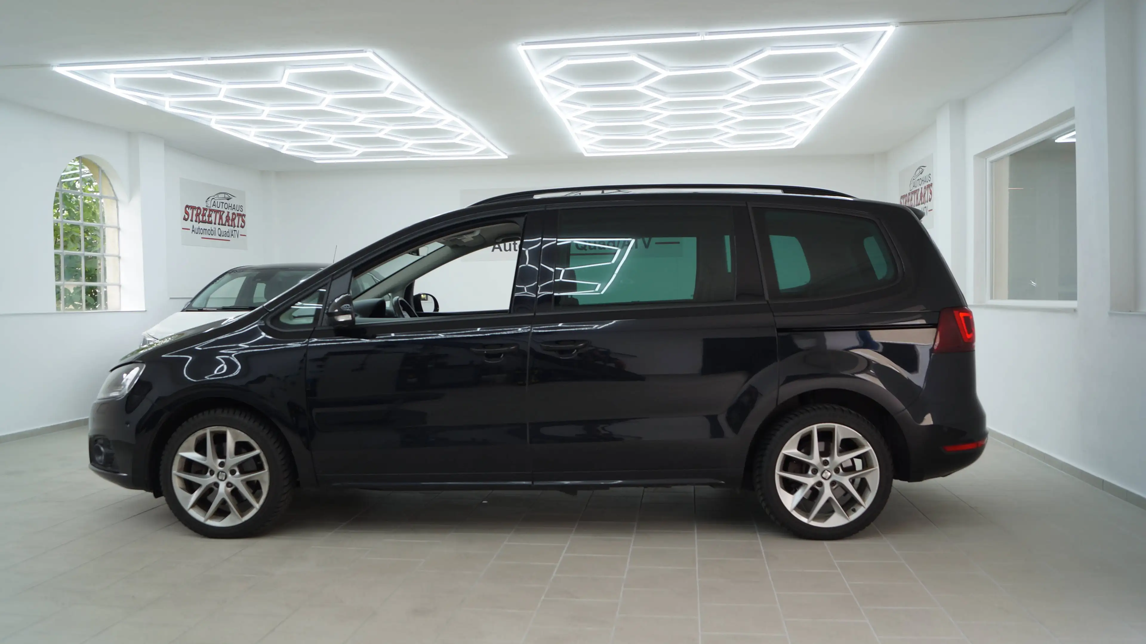 SEAT Alhambra 2.0 Style 7-Sitz AHK Navi PDC Kamera — photo 4
