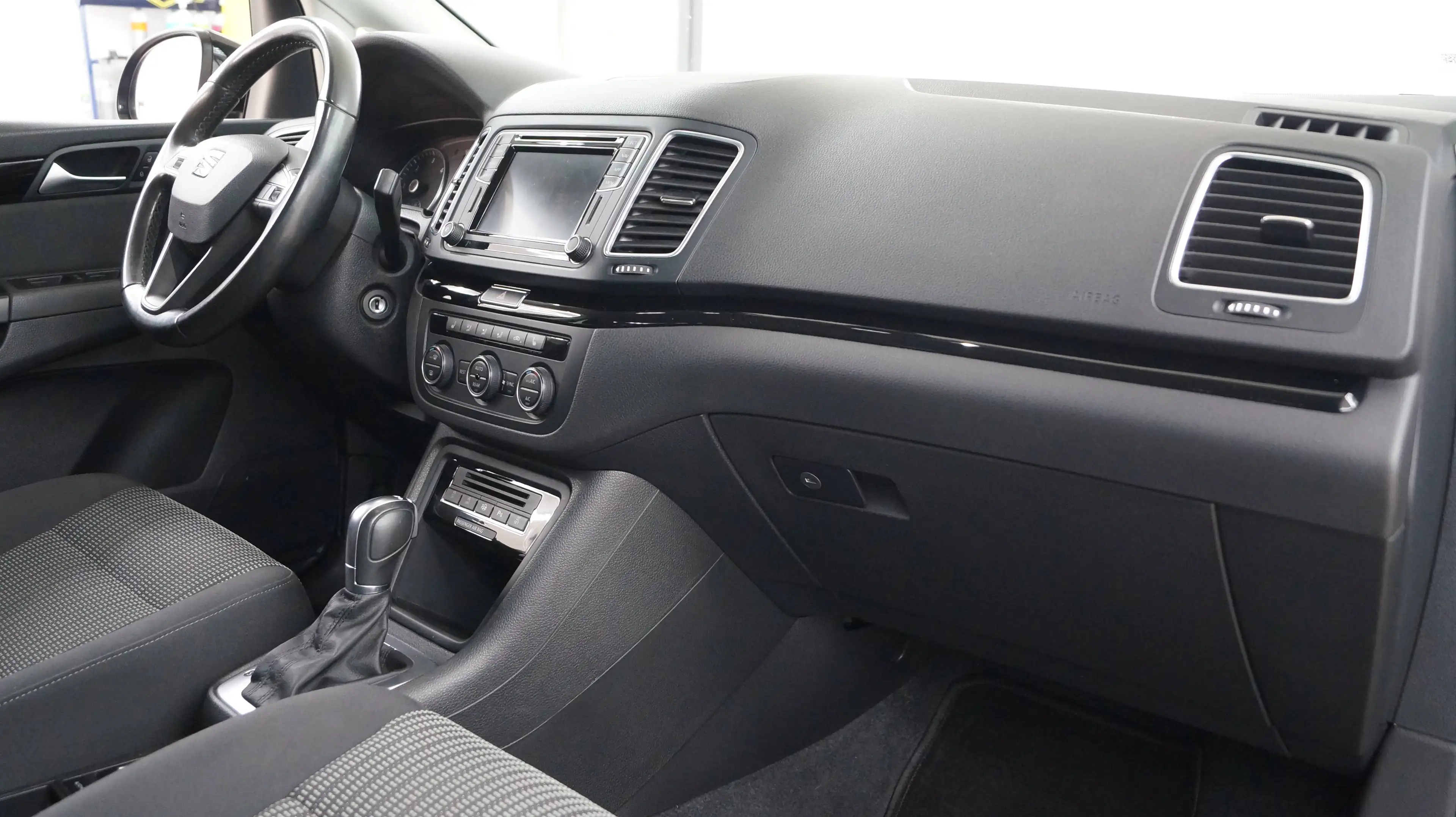 SEAT Alhambra 2.0 Style 7-Sitz AHK Navi PDC Kamera — photo 9