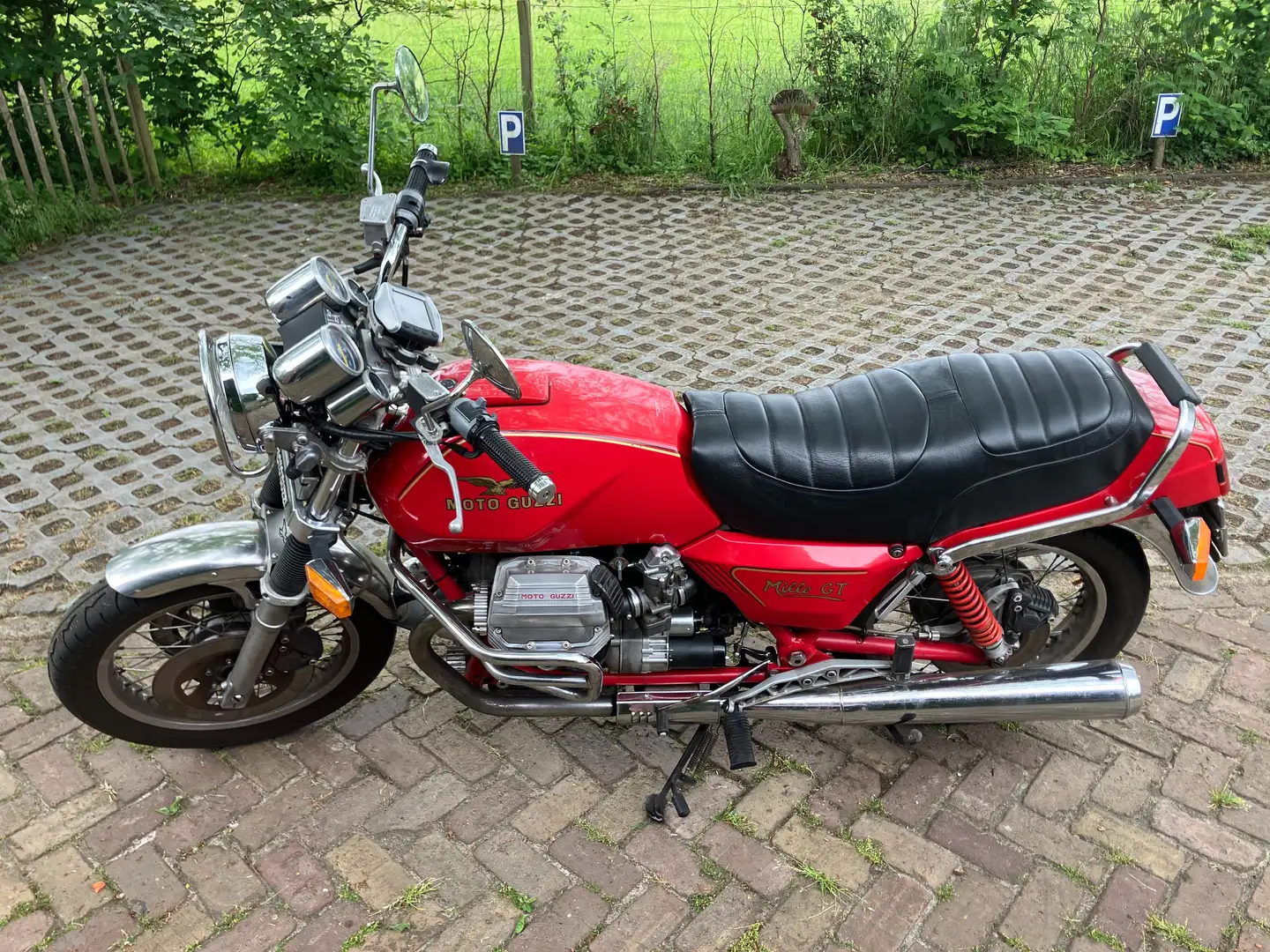 Moto Guzzi Mille GT naked bike Rood - 2