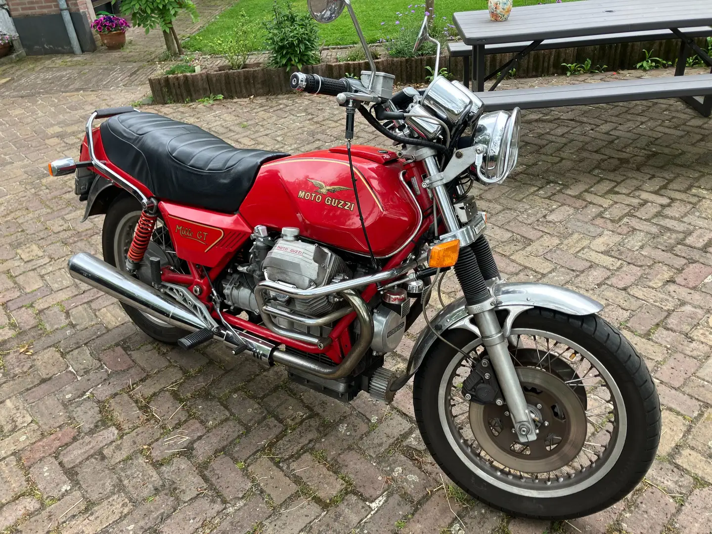 Moto Guzzi Mille GT naked bike Rood - 1