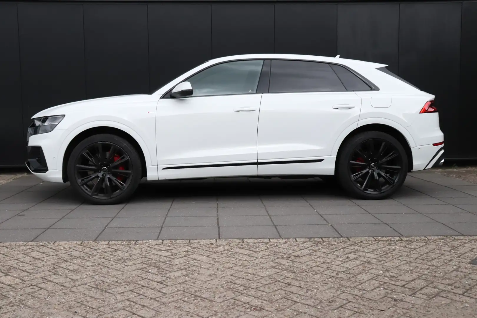 Audi Q8 55 TFSI | 3X S-LINE | B&O | PANO | LUCHTVERING | H Wit - 2