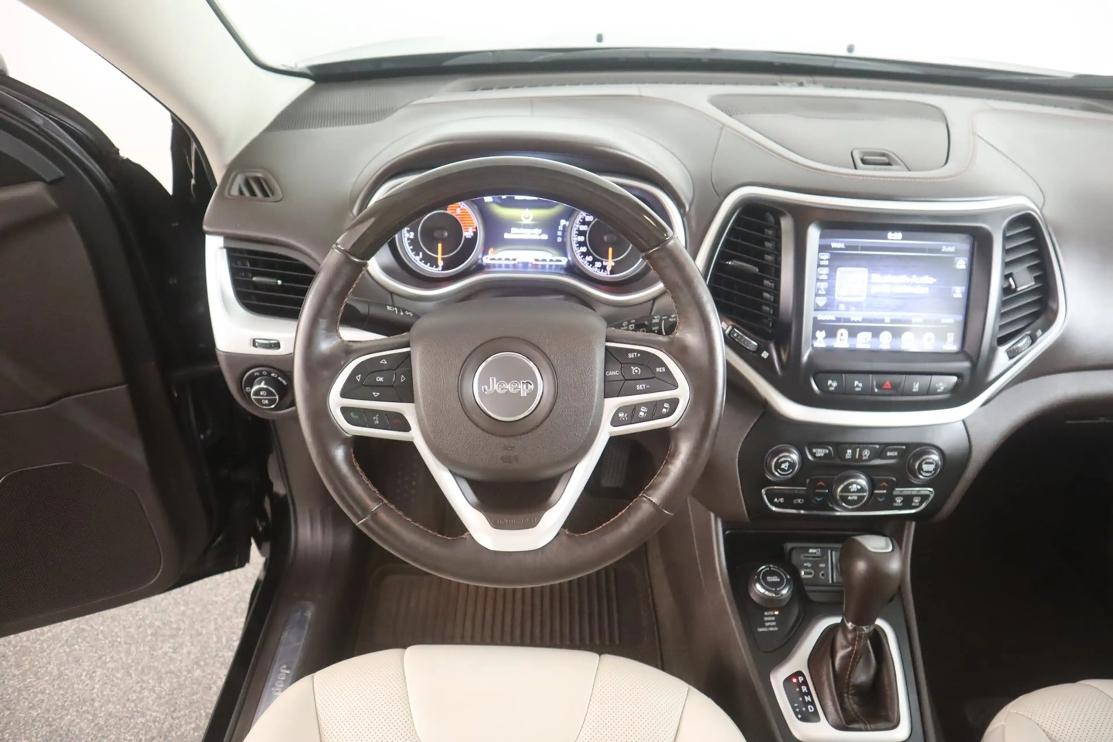 Jeep Cherokee 2,2 MultiJet II AWD Overland Aut. — photo 10