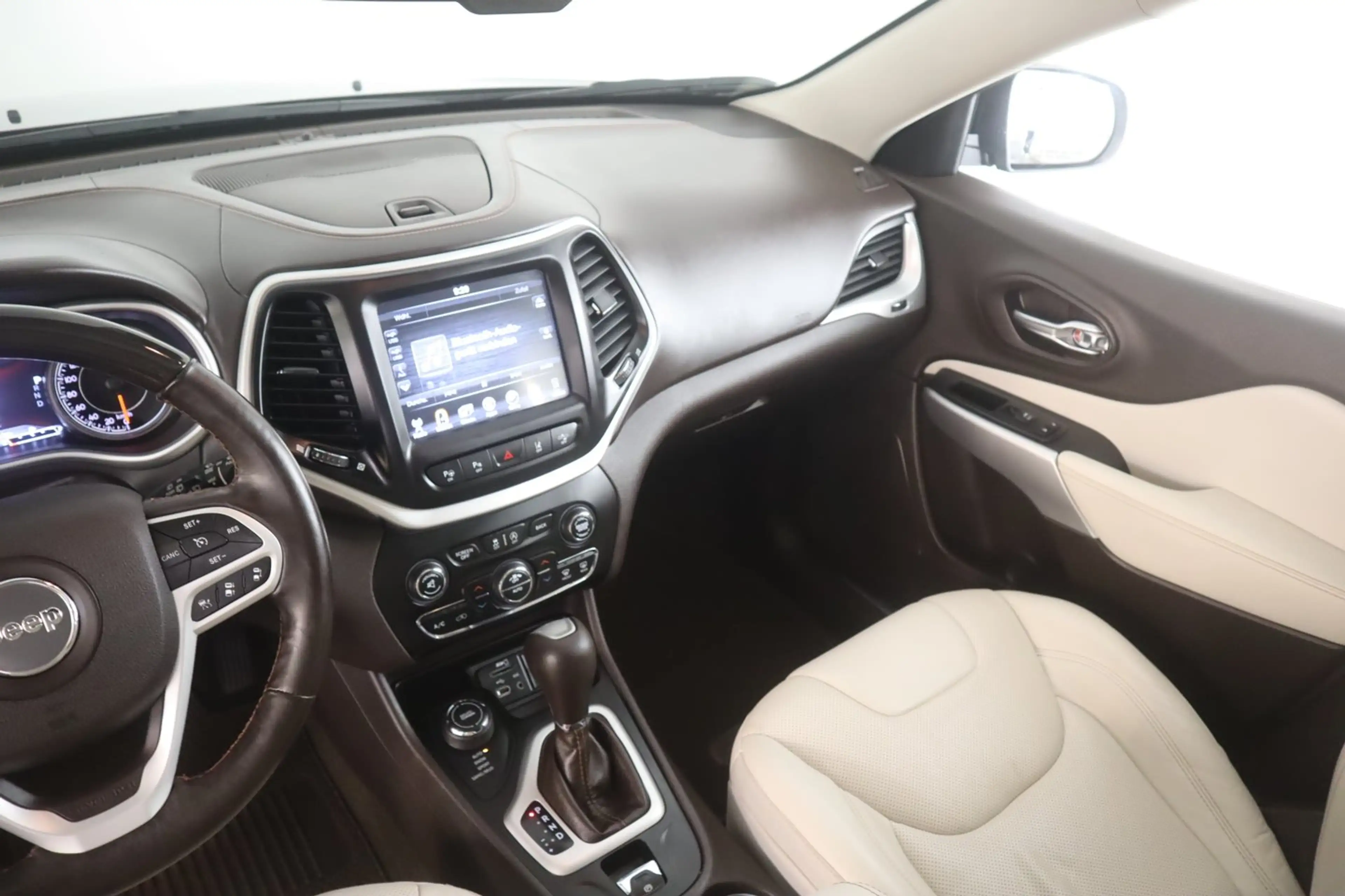 Jeep Cherokee 2,2 MultiJet II AWD Overland Aut. — photo 11