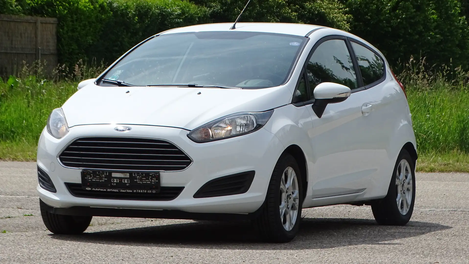 Ford Fiesta Sync Edition-2. Hand-77000 km-Neue Service- Blanc - 2