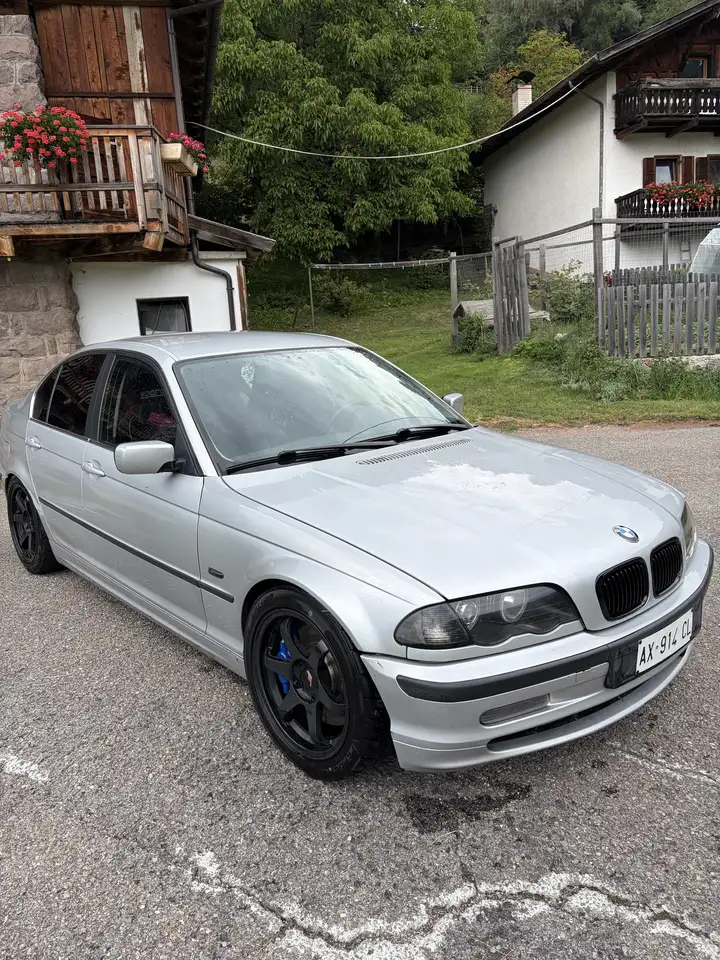 BMW 320i Sport Edition, foto 4