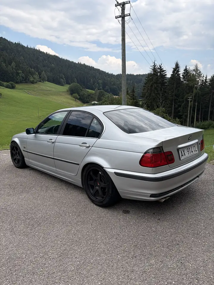 BMW 320i Sport Edition, foto 2