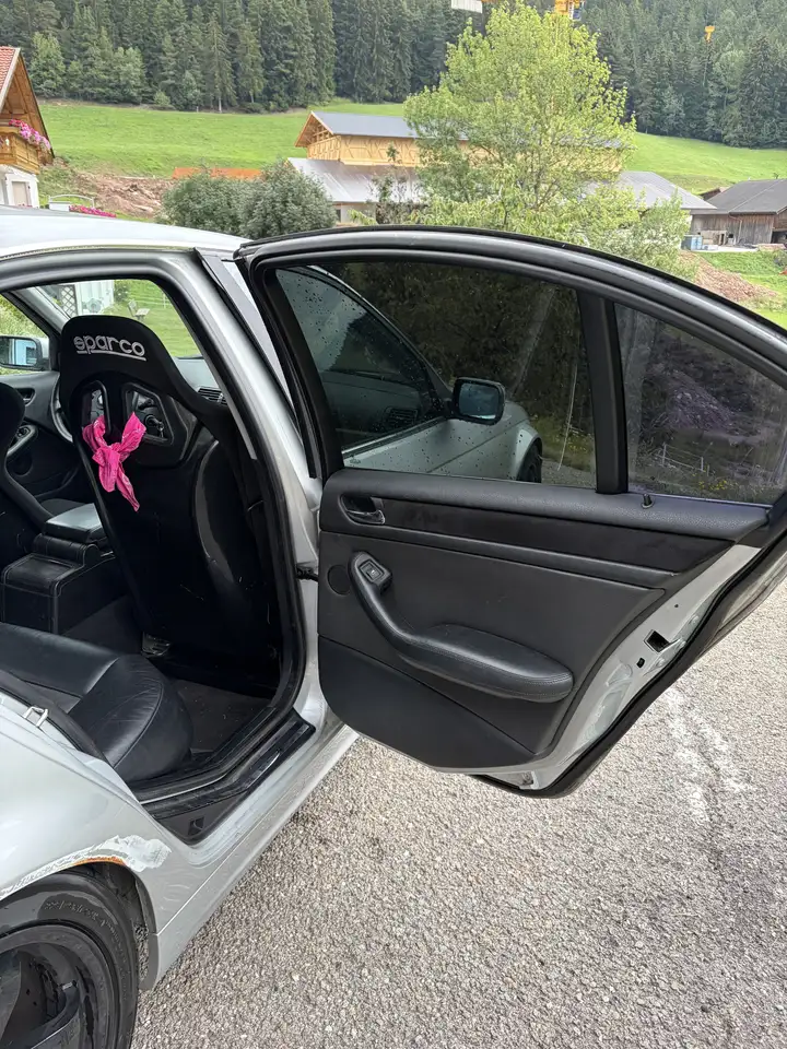 BMW 320i Sport Edition, foto 8