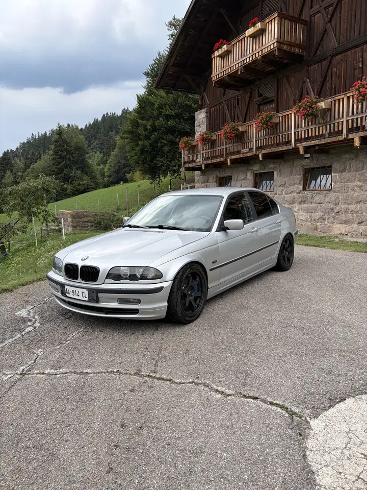 BMW 320i Sport Edition, foto 1