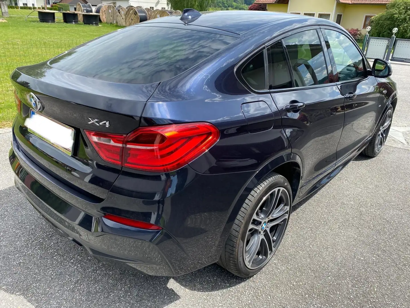 BMW X4 xDrive 30d Aut. Schwarz - 2