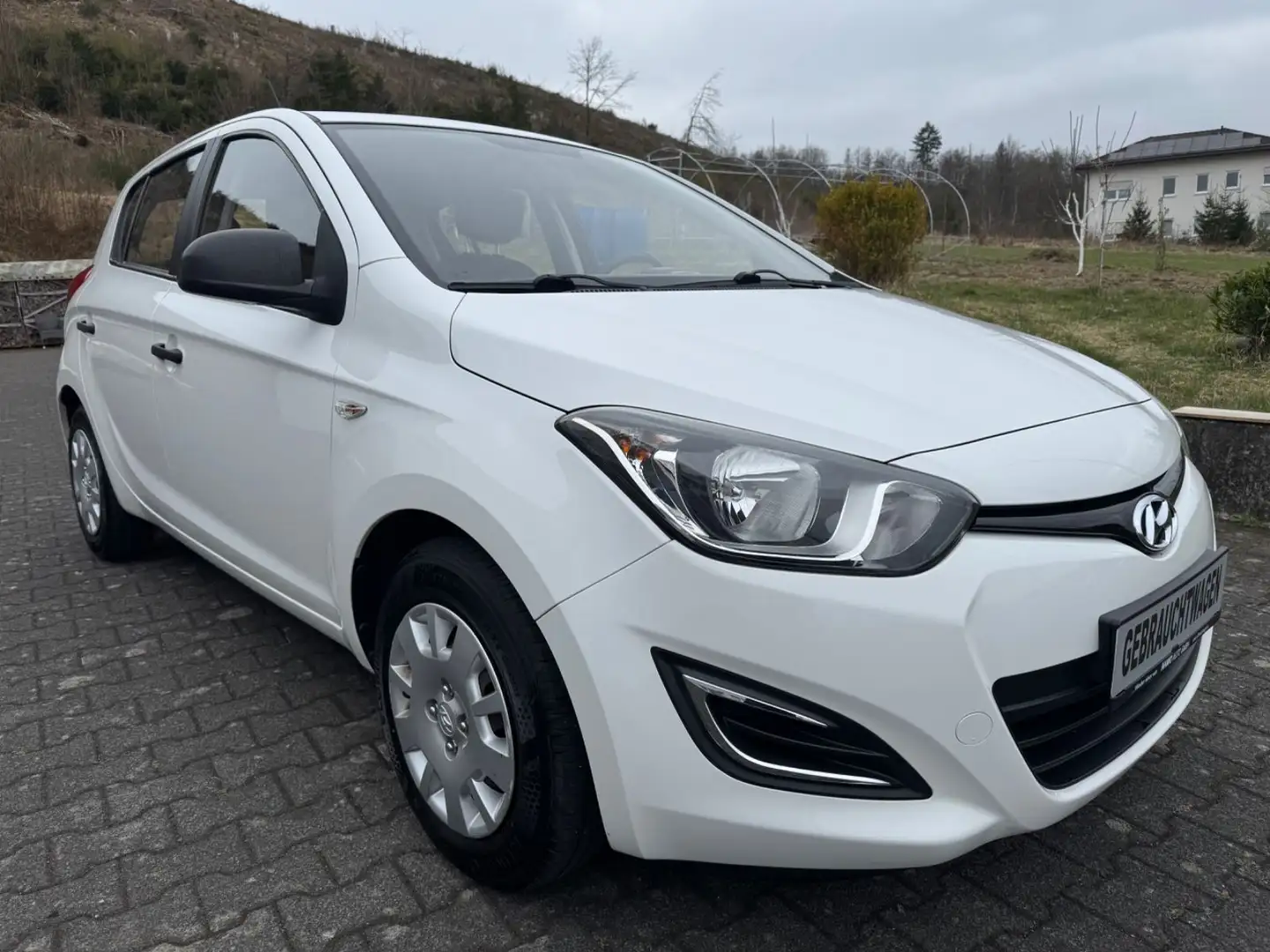Hyundai i20 FIFA World Cup Edition-Klima-Tüv neu-1 Hand Blanco - 1