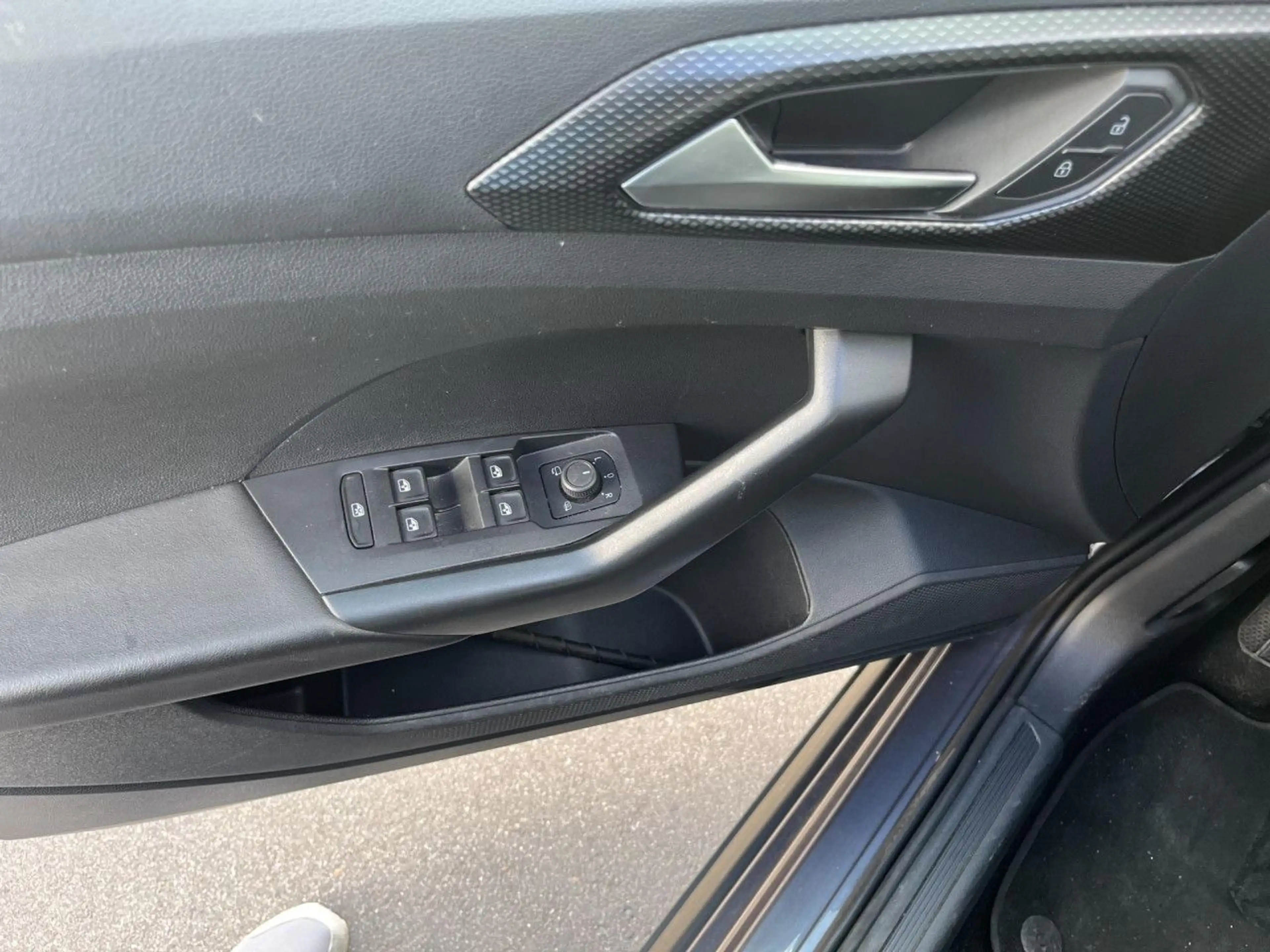 Volkswagen T-Cross Life 1,0 TSI DSG ACC Kamera LED App — photo 11