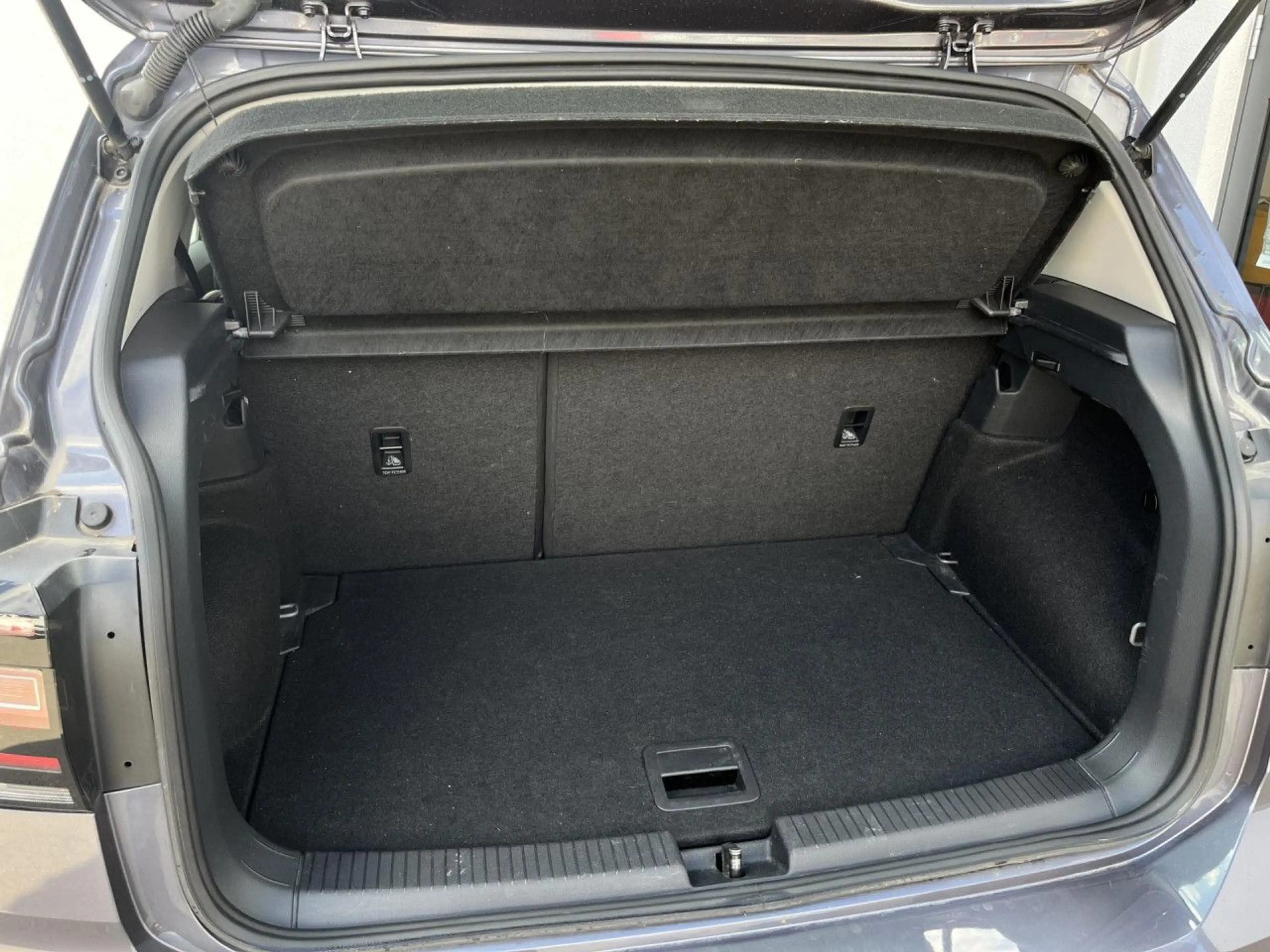 Volkswagen T-Cross Life 1,0 TSI DSG ACC Kamera LED App — photo 14