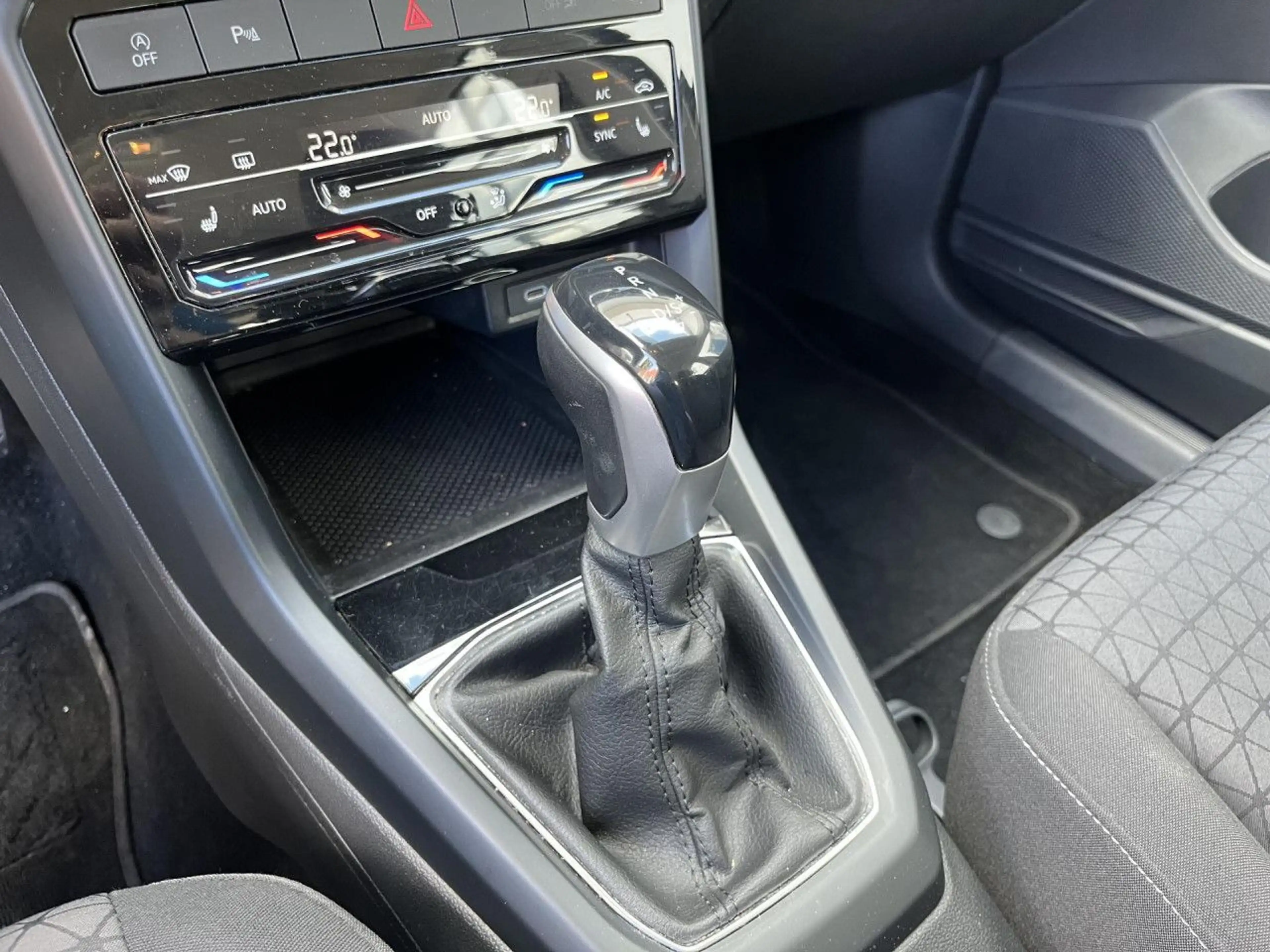 Volkswagen T-Cross Life 1,0 TSI DSG ACC Kamera LED App — photo 8