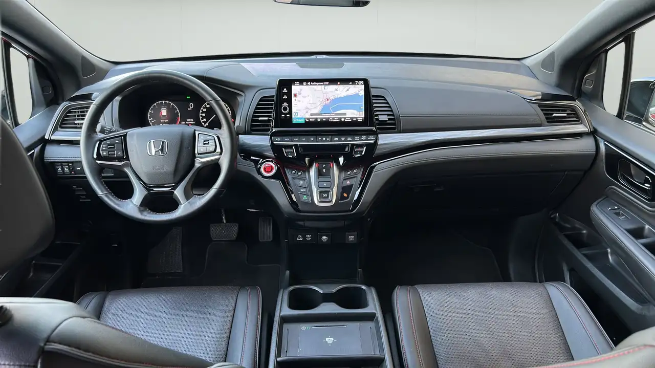 Honda Odyssey снимка Honda Odyssey