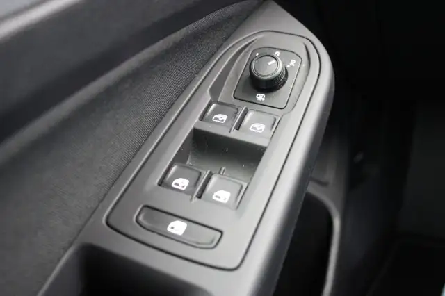 Volkswagen Golf view 26