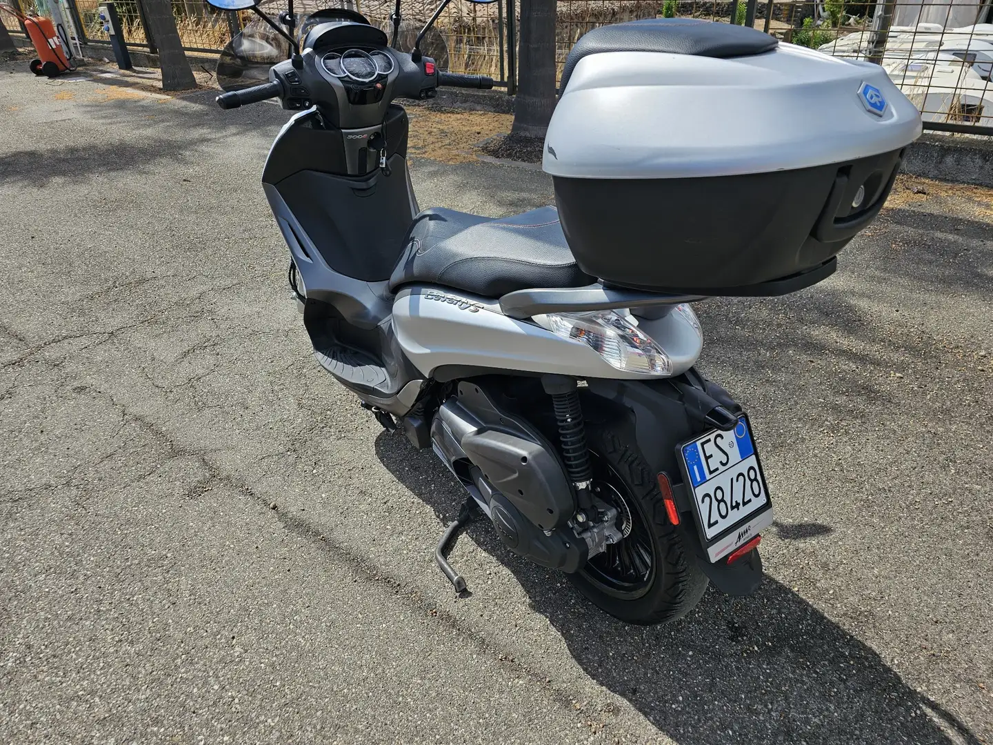 Piaggio Beverly 300 Argent - 2