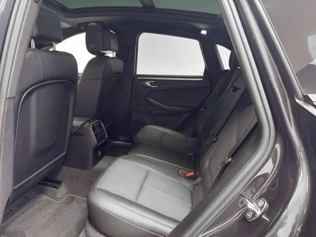 Porsche Macan — photo 15