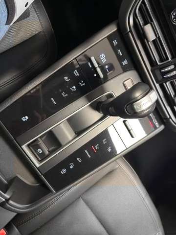 Porsche Macan — photo 18