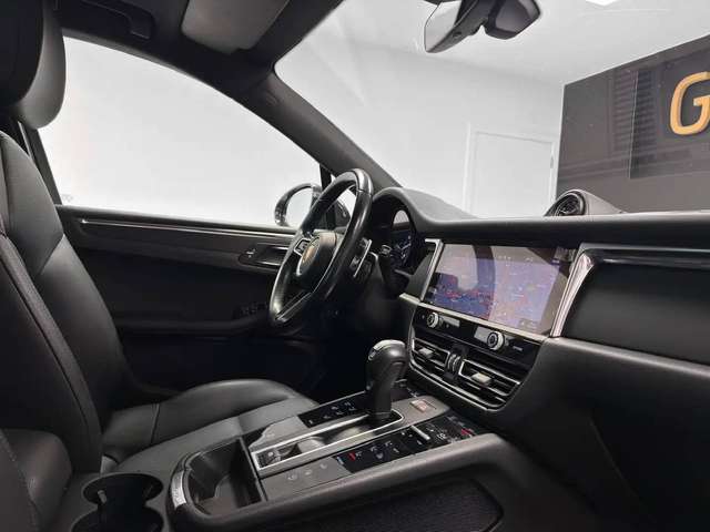 Porsche Macan — photo 13