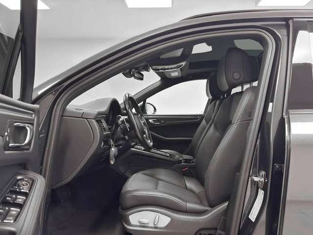 Porsche Macan — photo 11