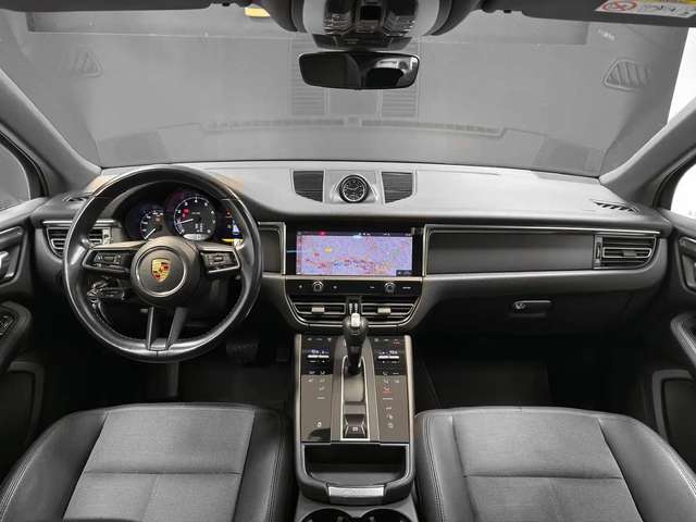 Porsche Macan — photo 9