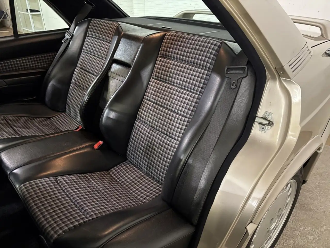 Mercedes-Benz 190 E 2,3 - 16, foto 12