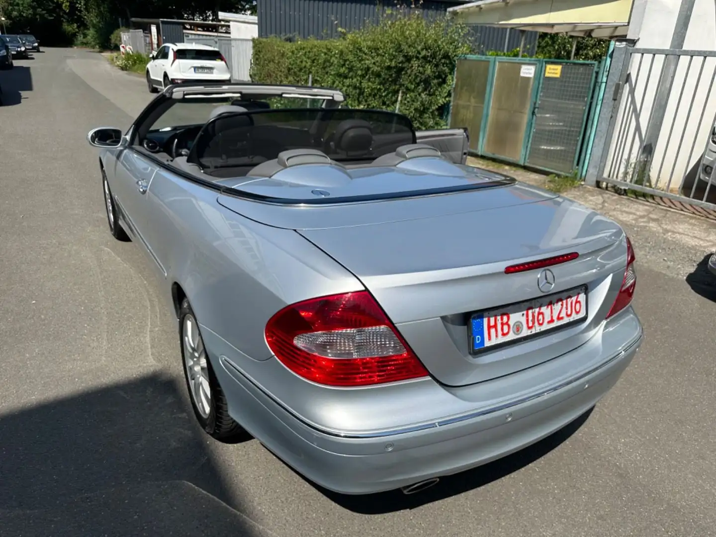 Mercedes-Benz CLK 280 *SERVICE+TÜV NEU*NAVI*LEDER*PDC Zilver - 2