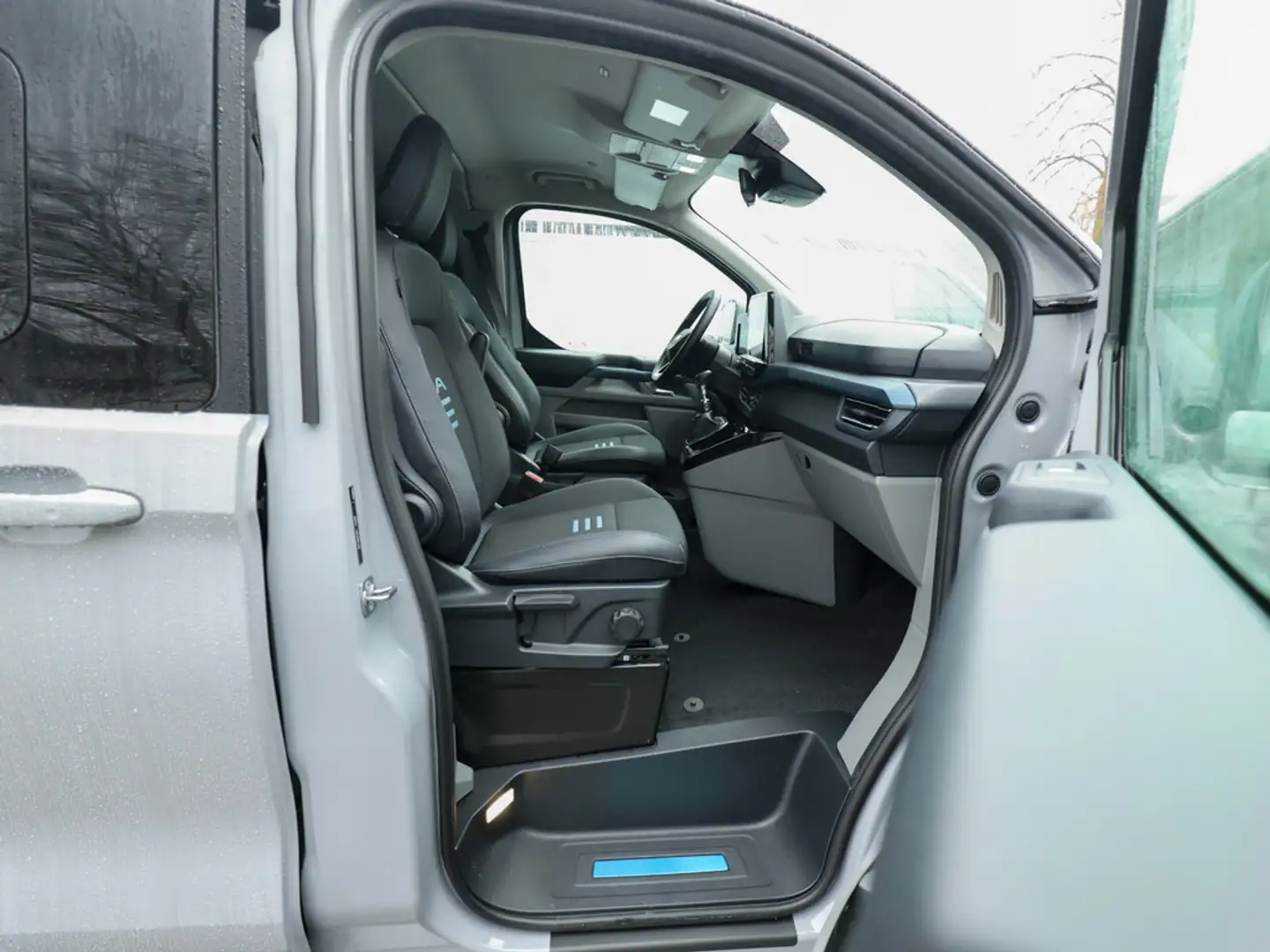 Ford Tourneo Custom Active 320 L1 2.0 EcoBlue +AHK Grau - 2