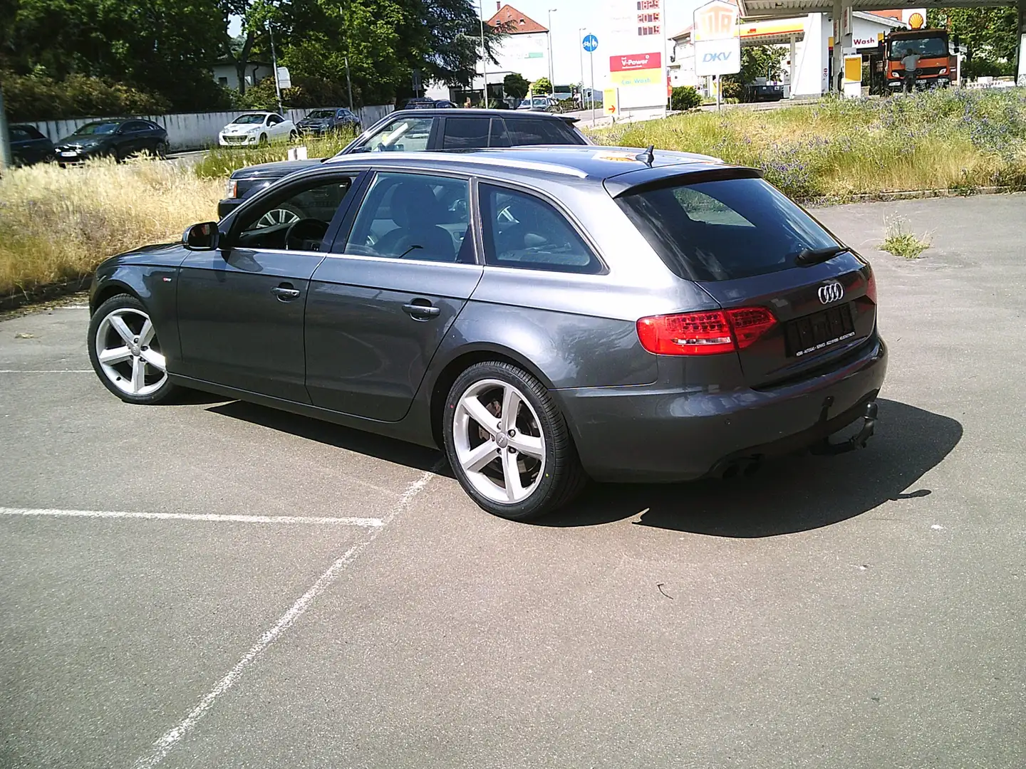 Audi A4 Kombi in Grau gebraucht in Neustadt für € 8.500,-