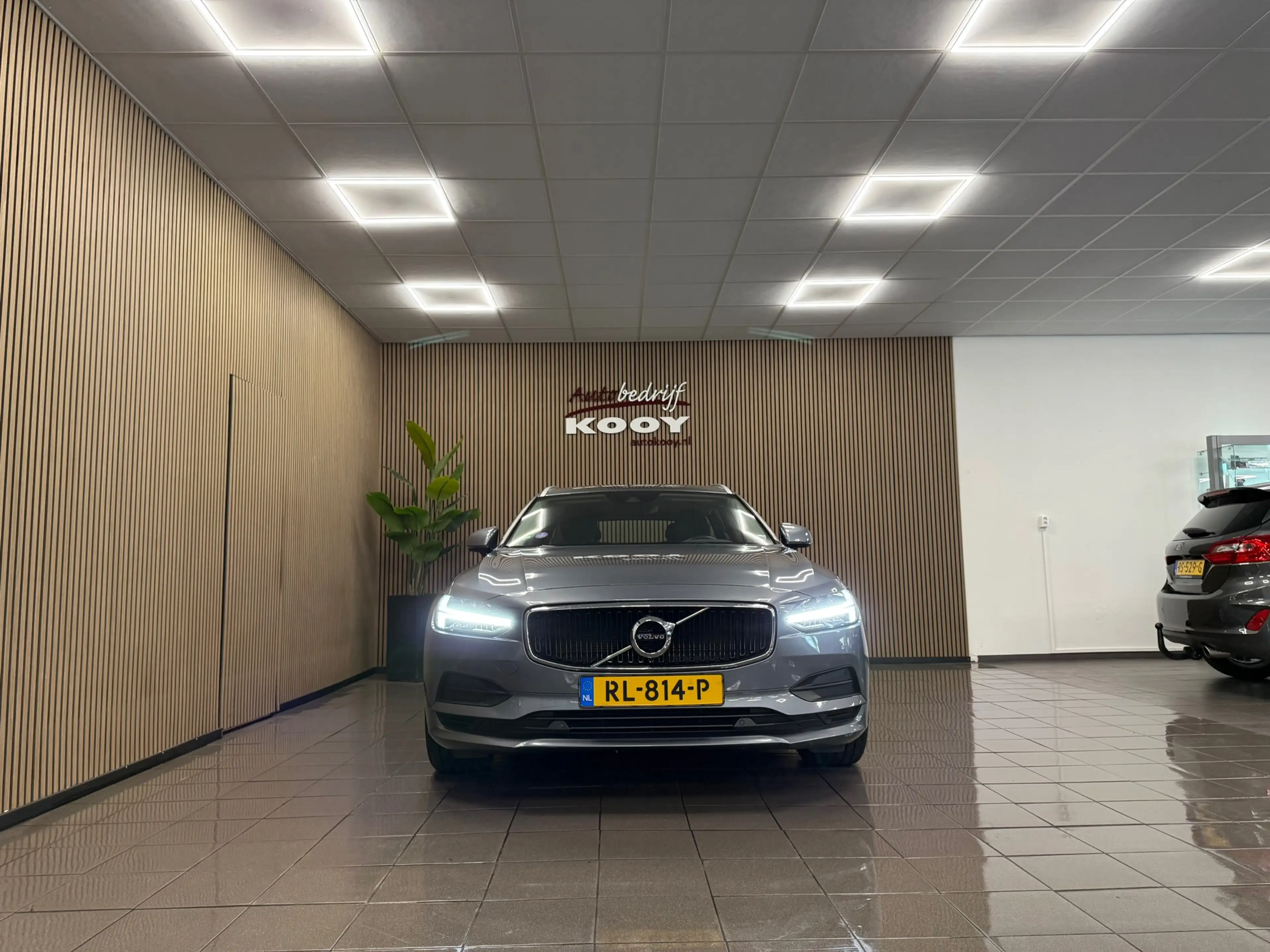 Volvo V90 2.0 T5 90th Anniversary Edition * Automaat / Trekh — photo 10