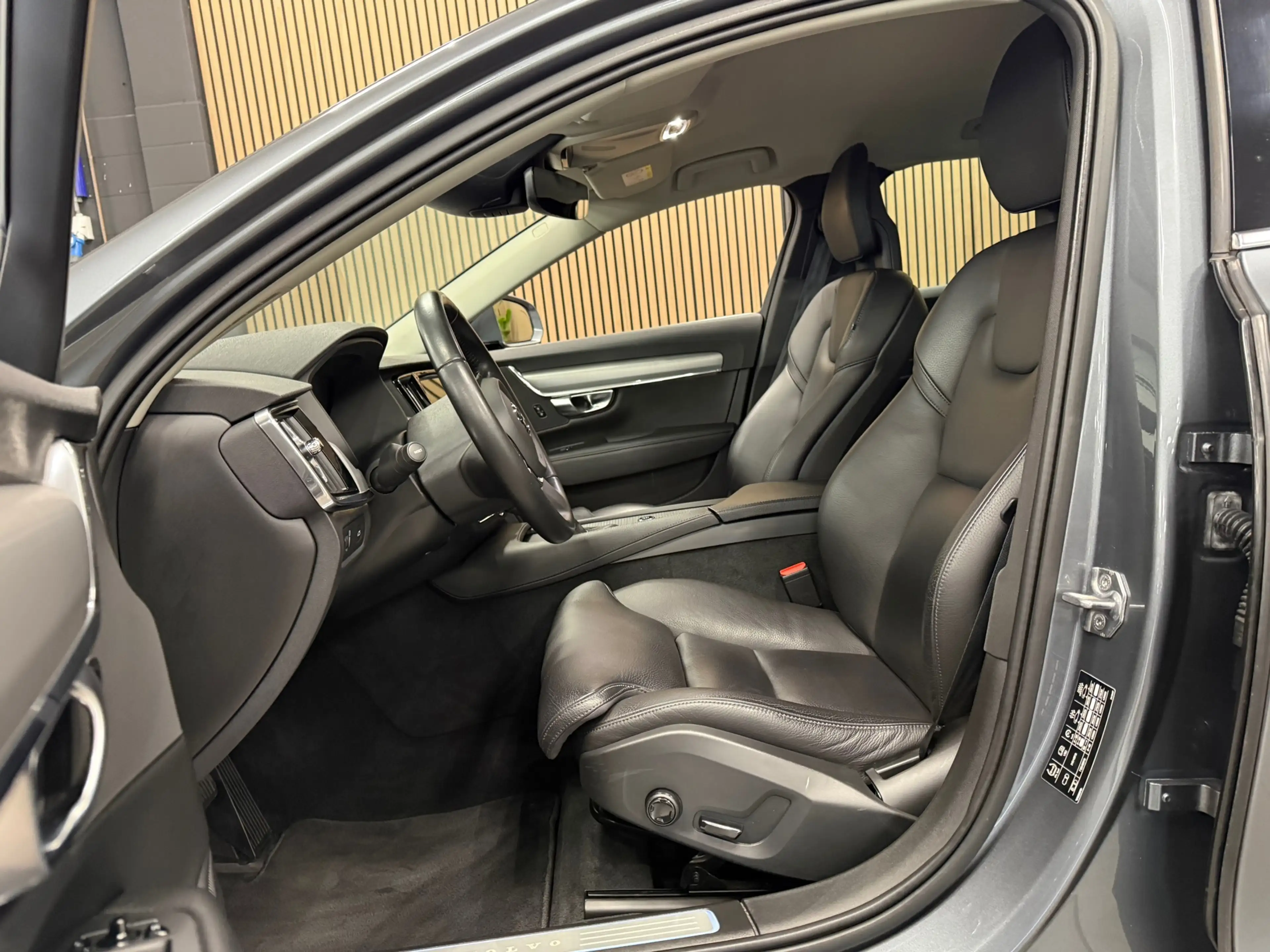 Volvo V90 2.0 T5 90th Anniversary Edition * Automaat / Trekh — photo 13