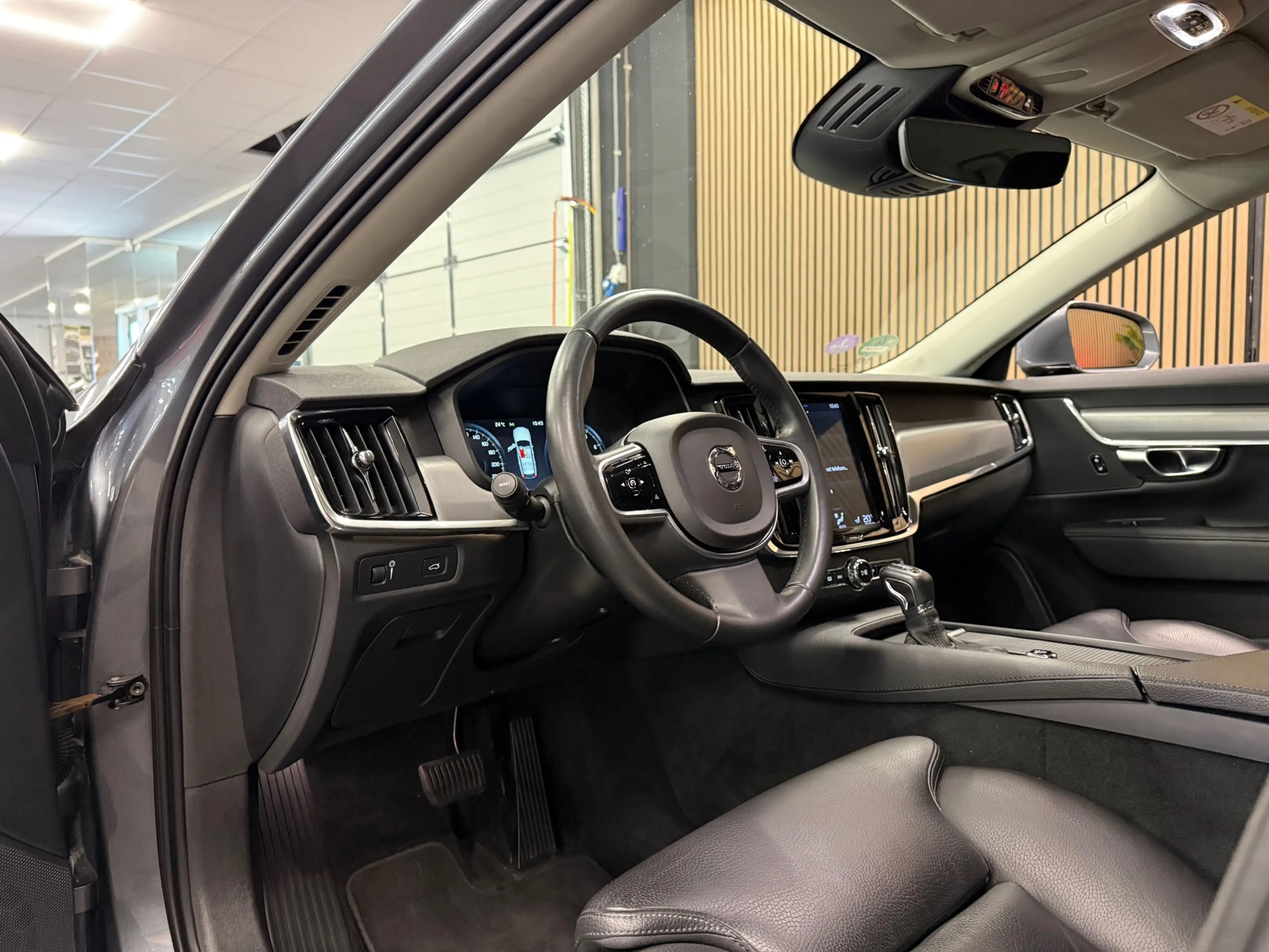 Volvo V90 2.0 T5 90th Anniversary Edition * Automaat / Trekh — photo 14
