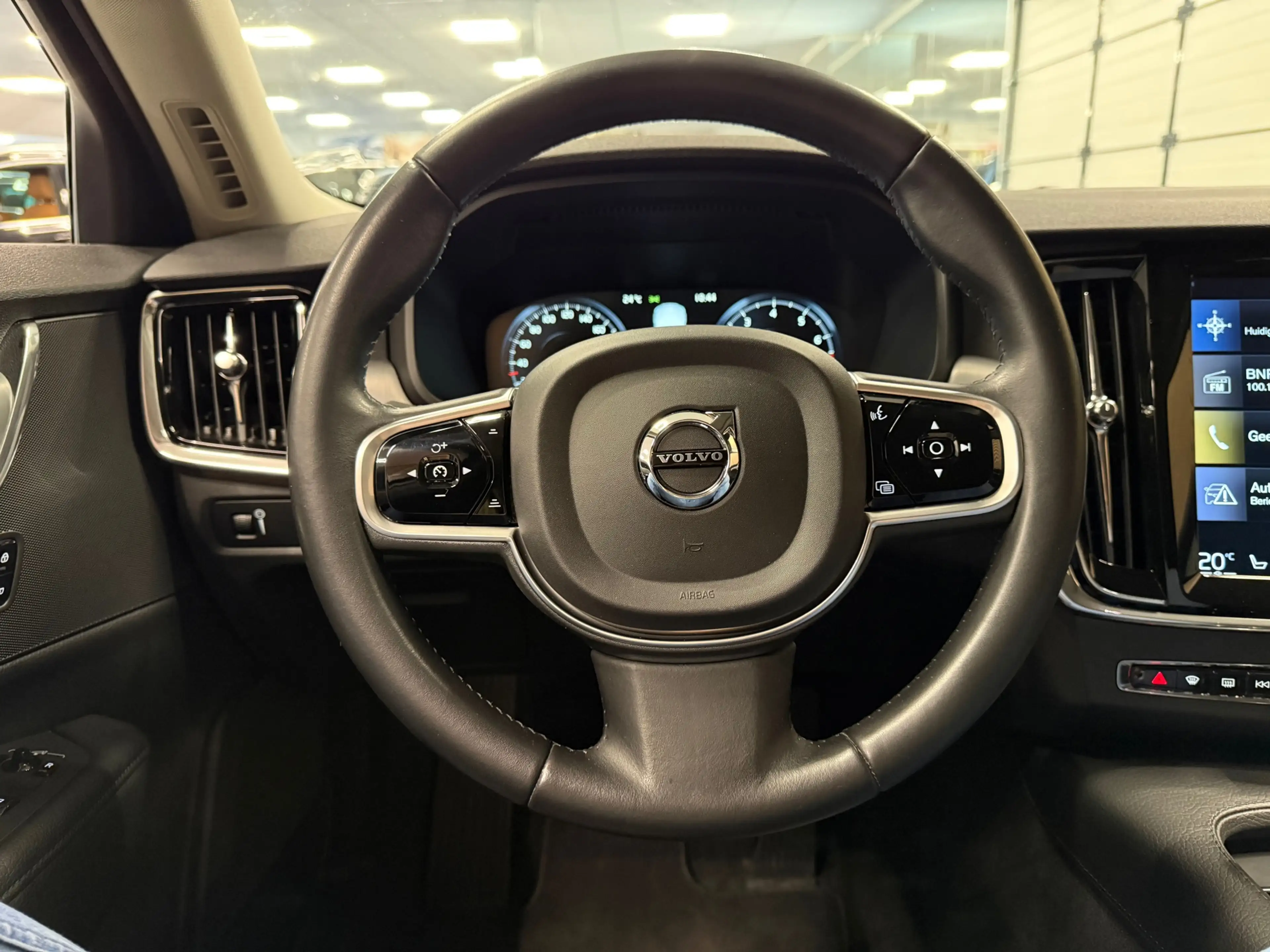 Volvo V90 2.0 T5 90th Anniversary Edition * Automaat / Trekh — photo 15