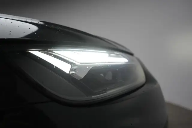Audi Q5 view 12