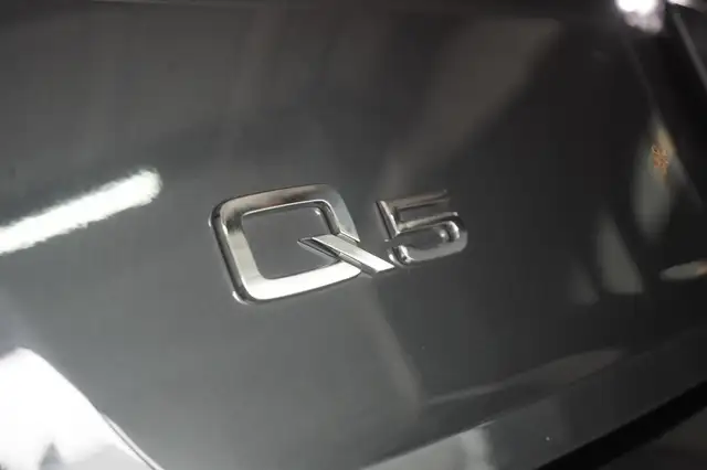 Audi Q5 view 9