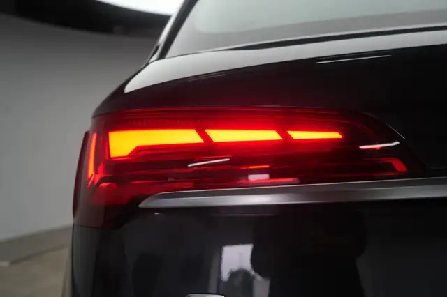 Audi Q5 view 13