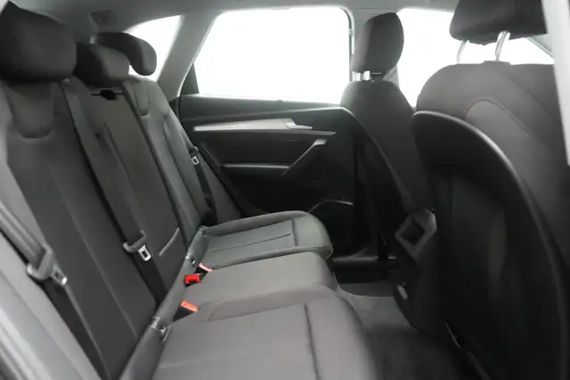 Audi Q5 view 18